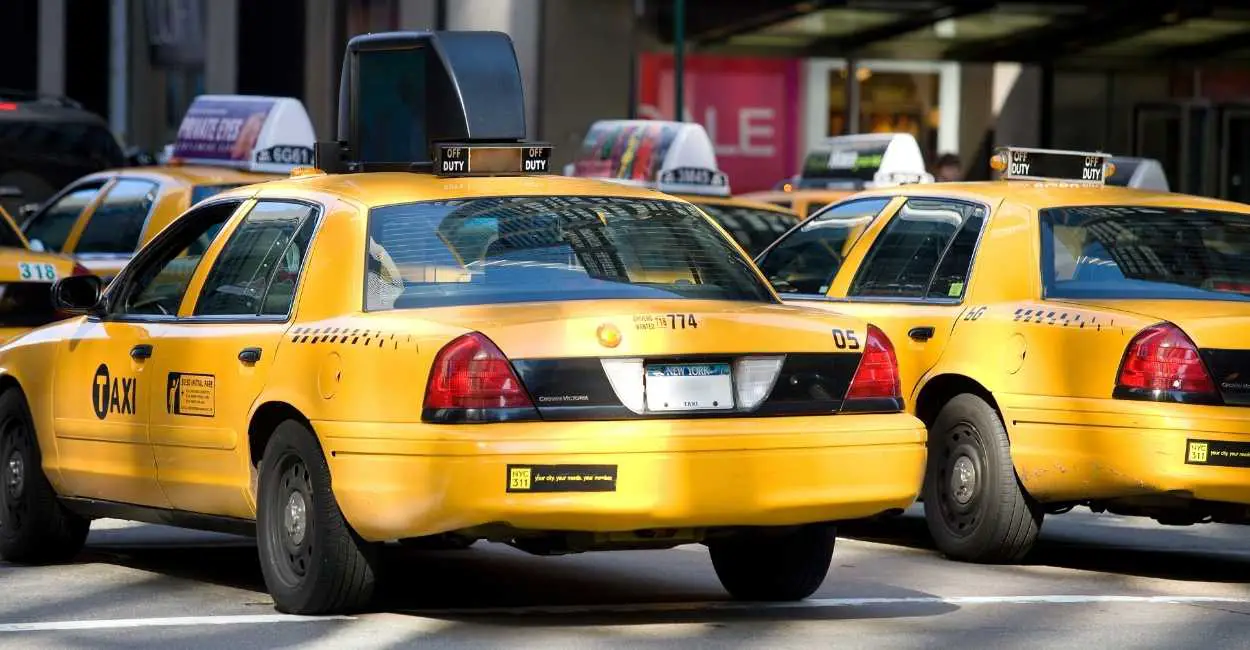 Soñar con taxi - 49 tipos y sus significados