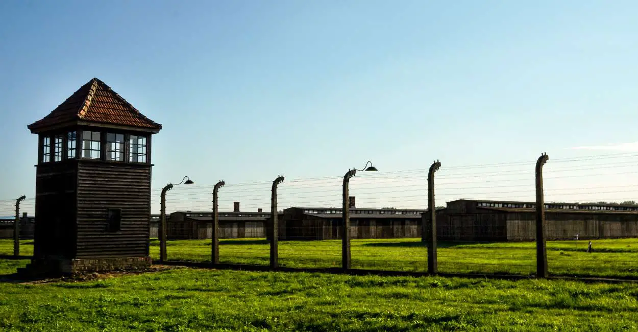 Sueño del campo de concentración: 33 tramas y escenarios