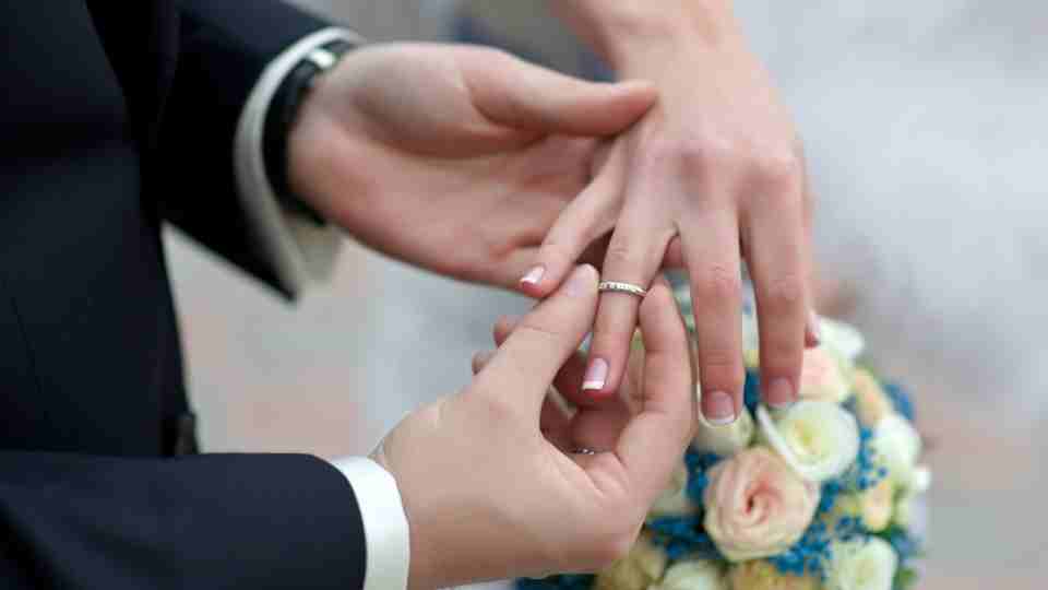 Anillos de boda de ensueño: ¿es hora de engancharse o romper todos los lazos?