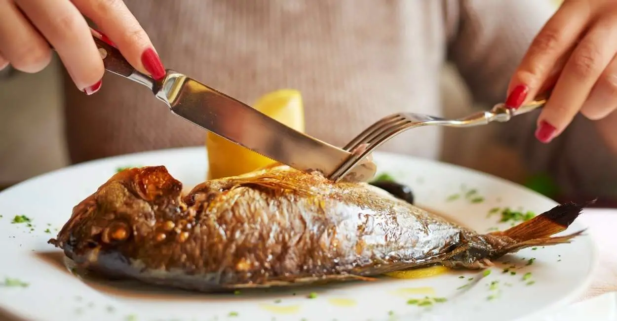 Soñar con comer pescado – 25 tipos y sus interpretaciones