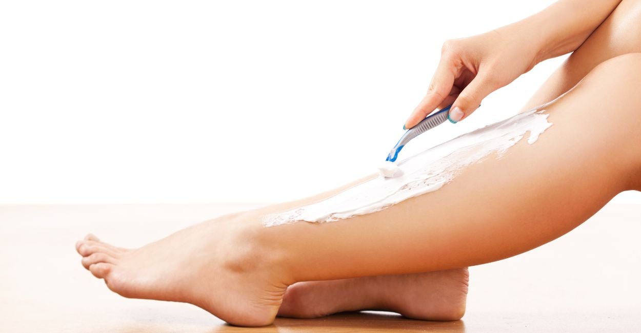Soñar con afeitarse las piernas: ¿indica su rasgo de crianza?