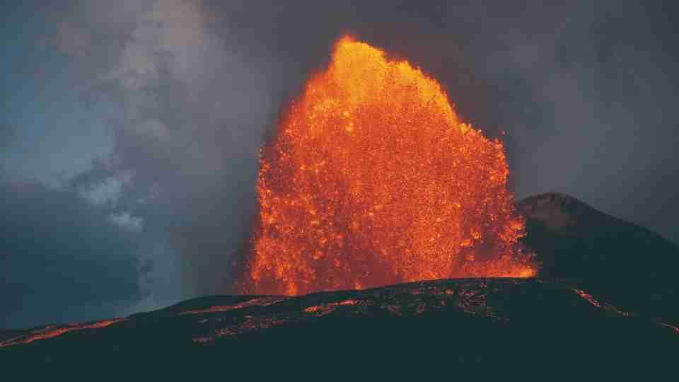 Sueños con volcanes: 25 escenarios y sus significados