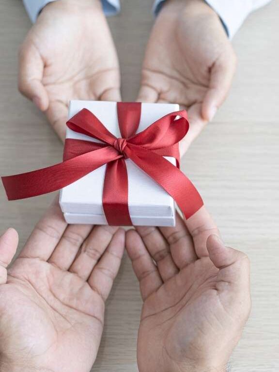 25 Recibir un regalo en el significado e interpretación de los sueños |