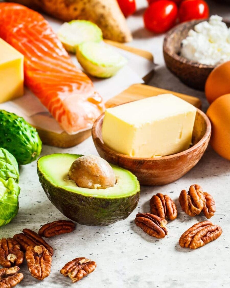 Los 11 mejores productos básicos de la despensa cetogénica para ayudarte a sobrevivir a la dieta cetogénica